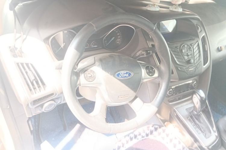 Used Ford Focus 2012 Hatchback 1.6L Automatic Fashion Edition Steering Wheel