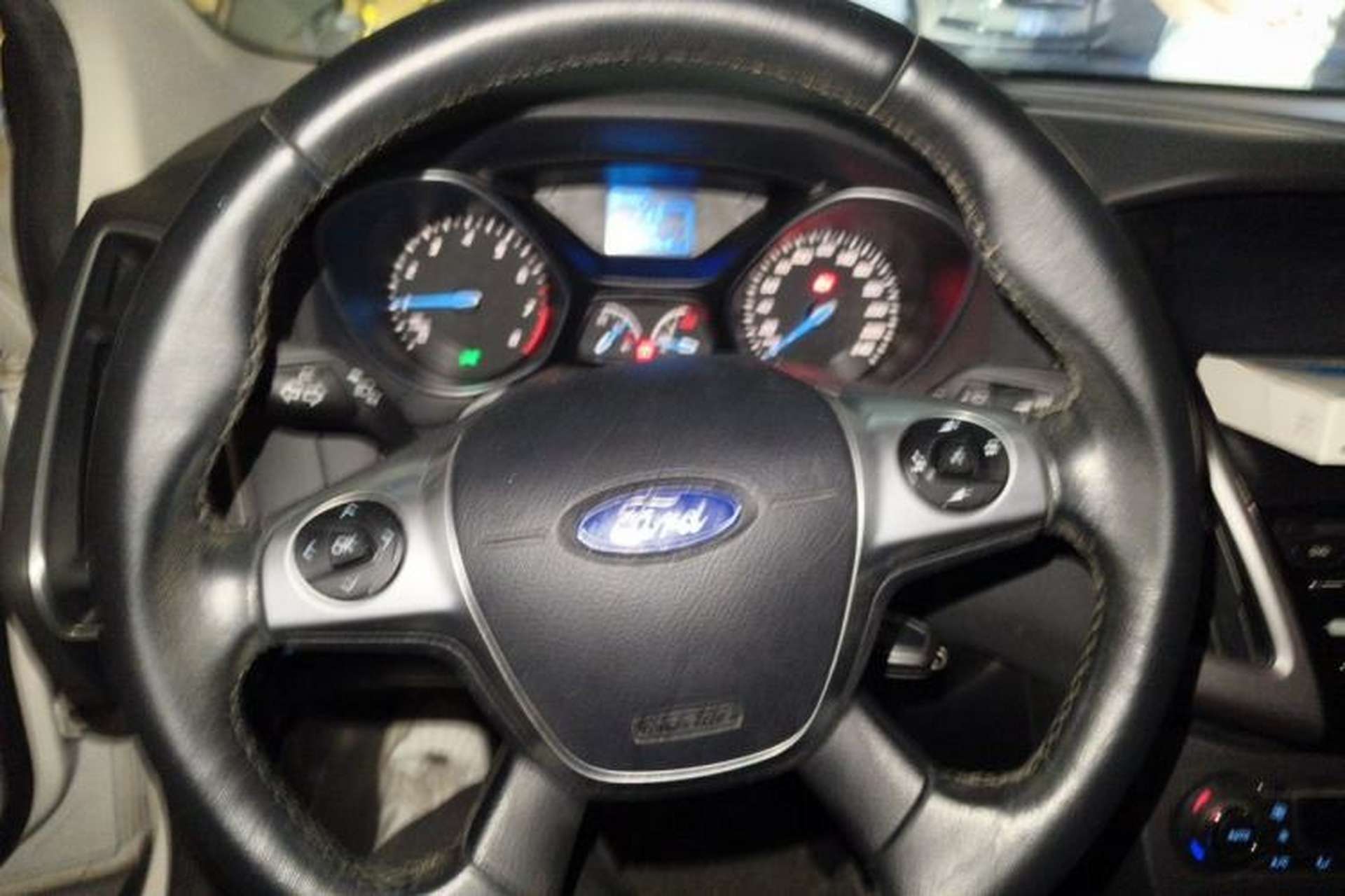 Used Ford Focus 2012 Sedan 1.6L Automatic Fashion Edition Steering Wheel