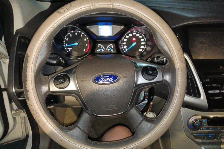 Used Ford Focus 2012 Sedan 1.6L Automatic Fashion Edition Steering Wheel