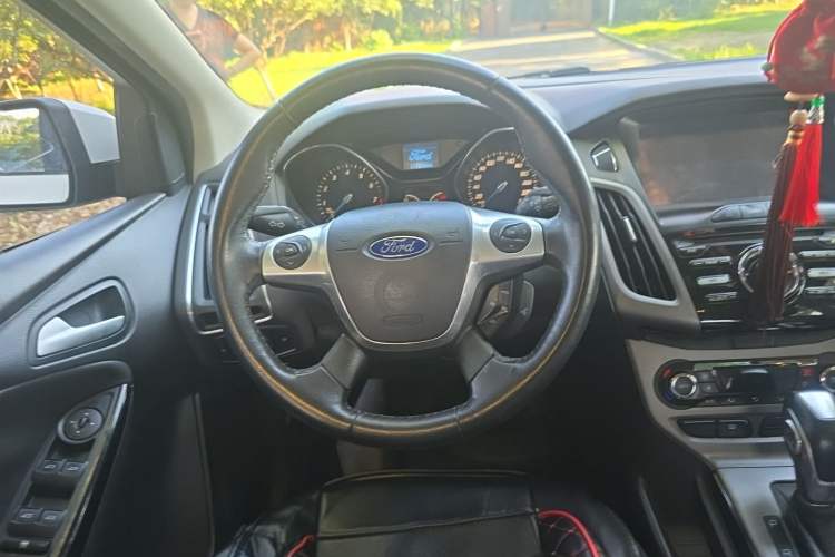 Used Ford Focus 2012 Hatchback 1.6L Automatic Fashion Edition Steering Wheel