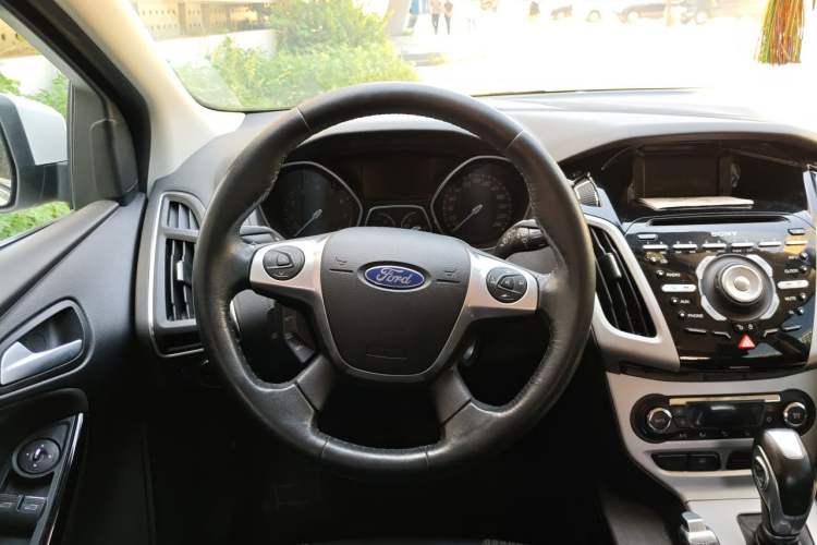 Used Ford Focus 2012 Hatchback 2.0L Automatic Luxury Sport Model Steering Wheel