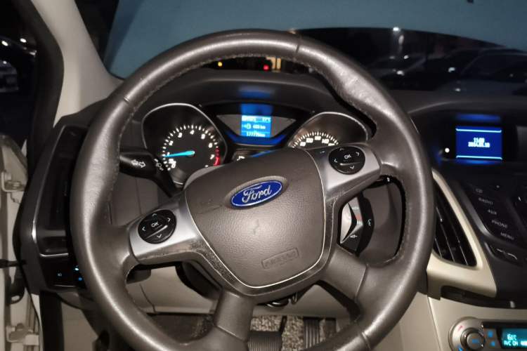 Used Ford Focus 2012 Hatchback 1.6L Automatic Fashion Edition Steering Wheel