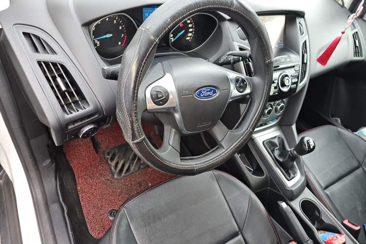 Used Ford Focus 2012 Hatchback 1.6L Manual Comfort Model Steering Wheel