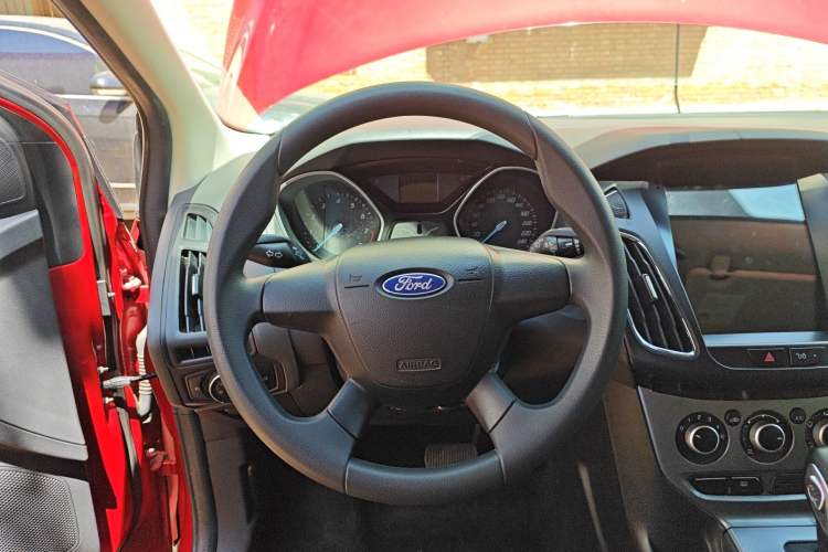 Used Ford Focus 2012 Hatchback 1.6L Automatic Comfort Model Steering Wheel