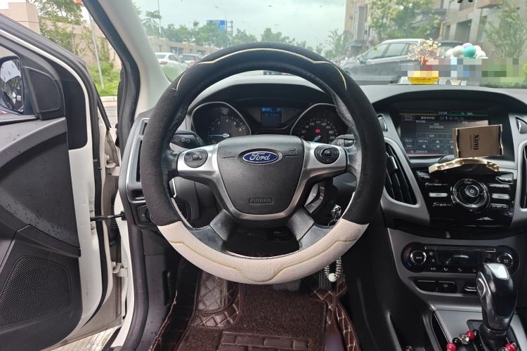 Used Ford Focus 2012 Hatchback 1.6L Automatic Fashion Edition Steering Wheel