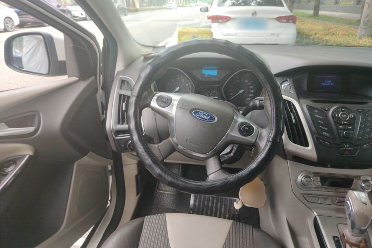 Used Ford Focus 2012 Sedan 1.6L Automatic Comfort Model Steering Wheel