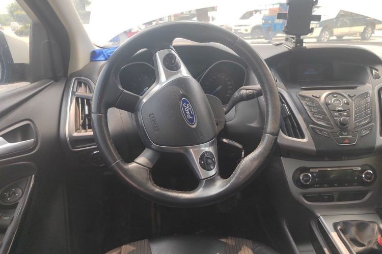 Used Ford Focus 2012 Sedan 1.6L Manual Fashion Edition Steering Wheel