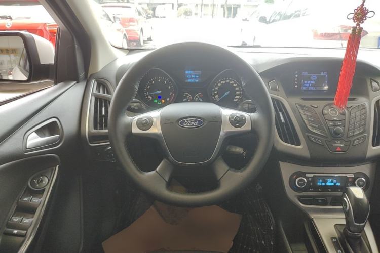 Used Ford Focus 2012 Sedan 1.6L Automatic Fashion Edition Steering Wheel