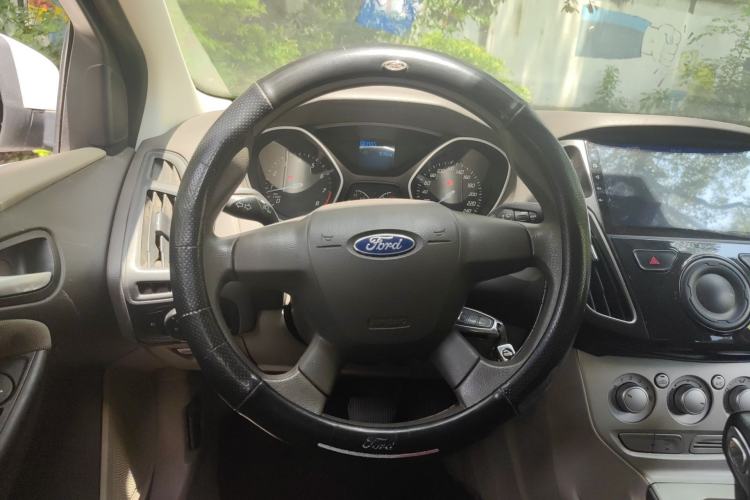 Used Ford Focus 2012 Sedan 1.6L Automatic Comfort Model Steering Wheel