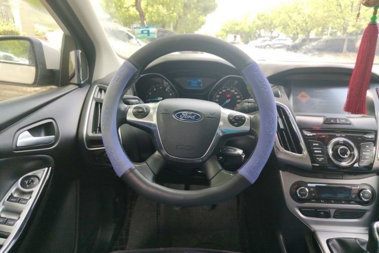 Used Ford Focus 2012 Sedan 1.6L Manual Fashion Edition Steering Wheel