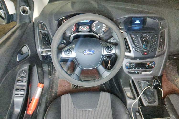 Used Ford Focus 2012 Sedan 1.6L Manual Fashion Edition Steering Wheel