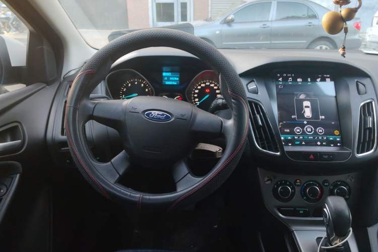 Used Ford Focus 2012 Hatchback 1.6L Automatic Comfort Model Steering Wheel
