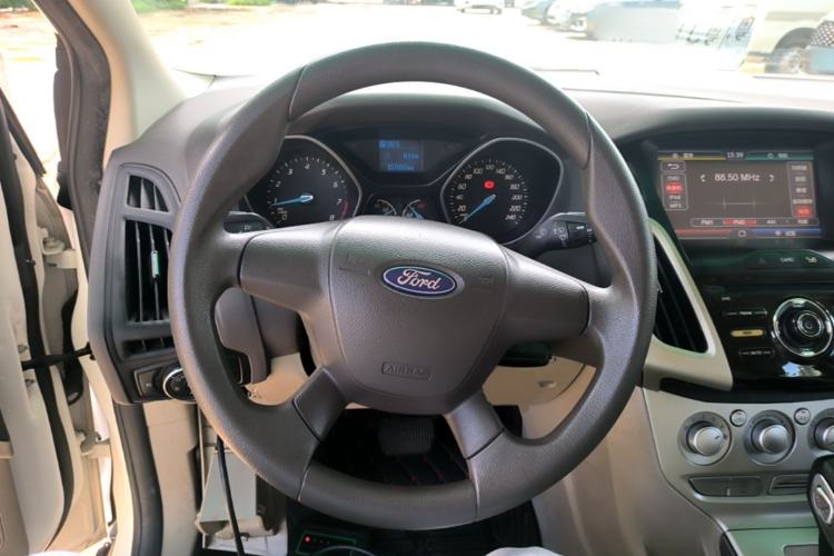 Used Ford Focus 2012 Sedan 1.6L Automatic Comfort Model Steering Wheel