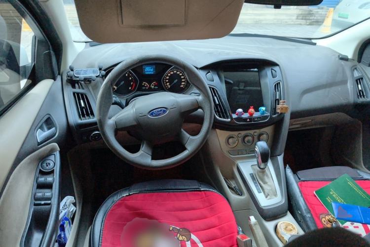 Used Ford Focus 2012 Sedan 1.6L Automatic Comfort Model Steering Wheel