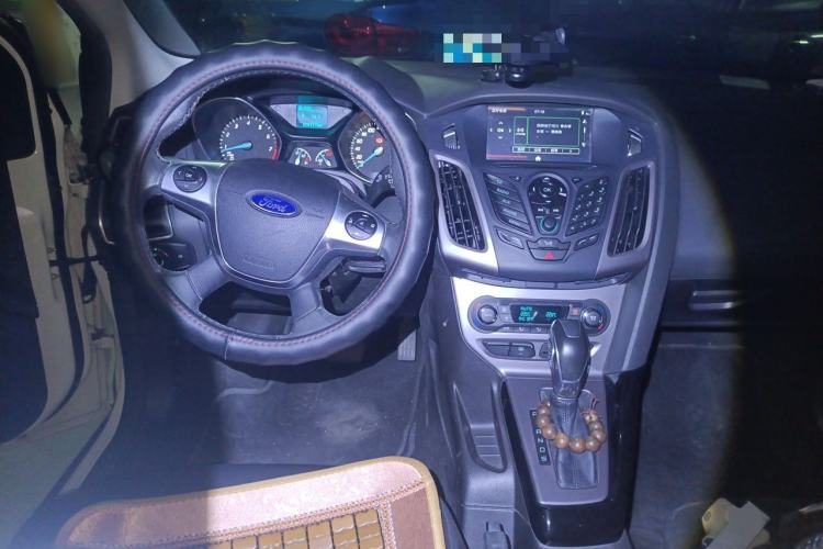 Used Ford Focus 2012 Sedan 1.6L Automatic Fashion Edition Steering Wheel