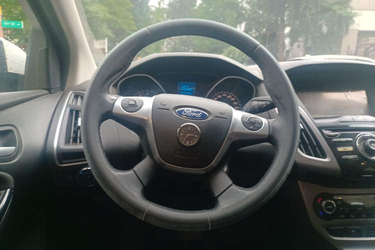 Used Ford Focus 2012 Hatchback 1.6L Automatic Fashion Edition Steering Wheel