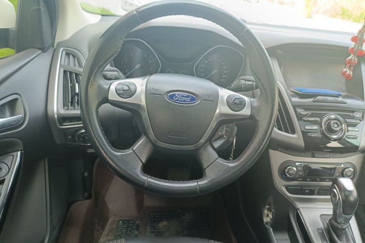 Used Ford Focus 2012 Hatchback 1.6L Automatic Fashion Edition Steering Wheel