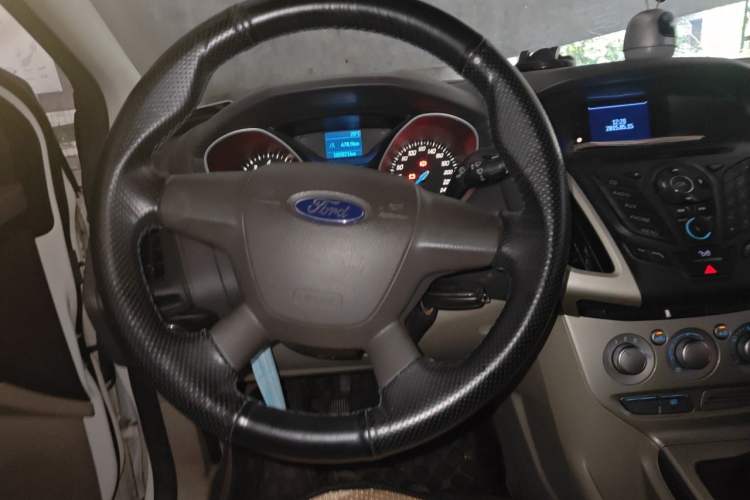 Used Ford Focus 2012 Sedan 1.6L Manual Comfort Model Steering Wheel