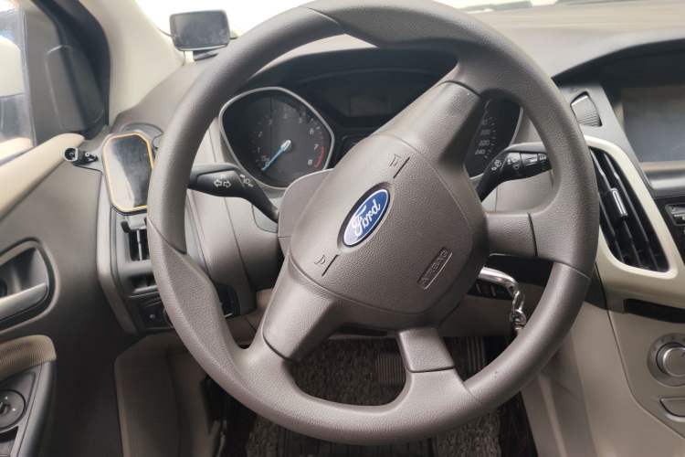 Used Ford Focus 2012 Sedan 1.6L Automatic Comfort Model Steering Wheel