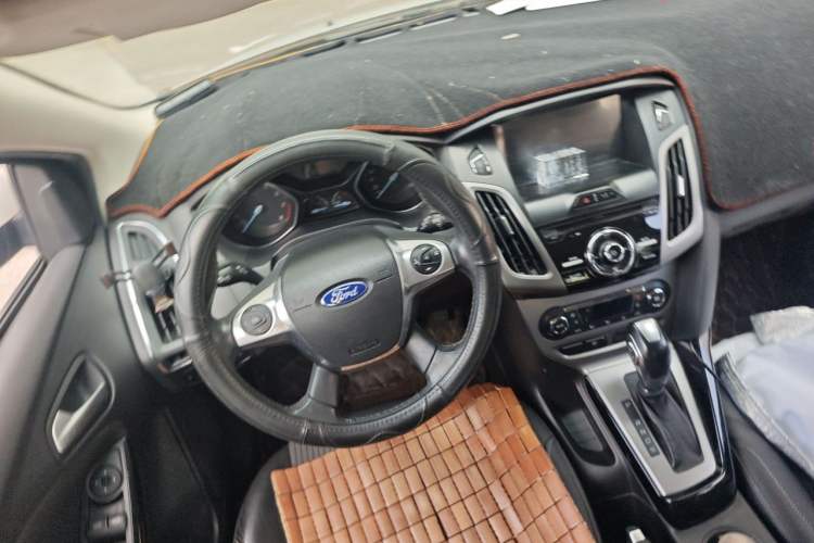 Used Ford Focus 2012 Hatchback 1.6L Automatic Fashion Edition Steering Wheel