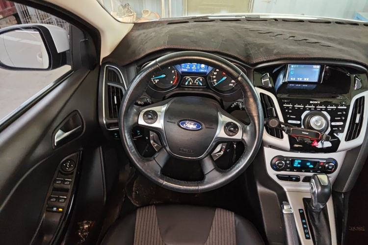 Used Ford Focus 2012 Hatchback 2.0L Automatic Luxury Sport Model Steering Wheel