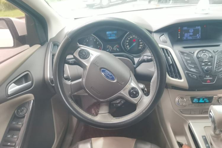 Used Ford Focus 2012 Hatchback 1.6L Automatic Fashion Edition Steering Wheel