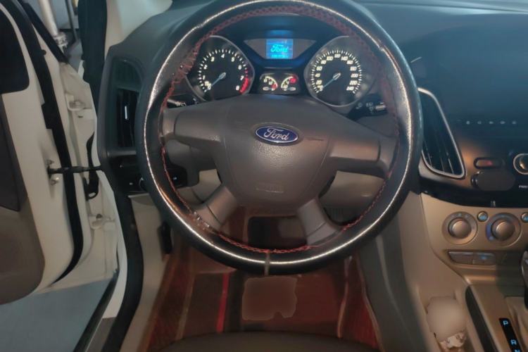 Used Ford Focus 2012 Sedan 1.6L Automatic Comfort Model Steering Wheel