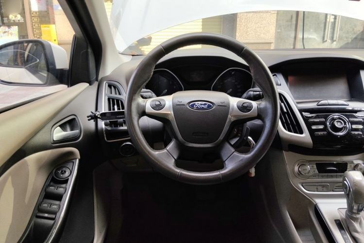 Used Ford Focus 2012 Sedan 1.6L Automatic Fashion Edition Steering Wheel