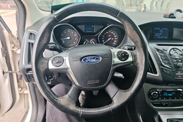 Used Ford Focus 2012 Sedan 1.6L Manual Fashion Edition Steering Wheel
