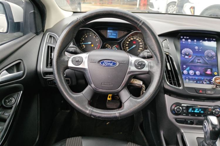 Used Ford Focus 2012 Sedan 1.6L Automatic Fashion Edition Steering Wheel