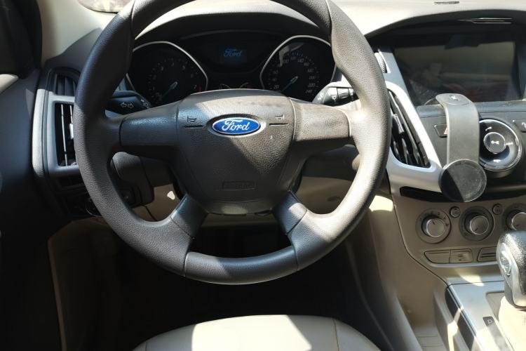 Used Ford Focus 2012 Sedan 1.6L Automatic Comfort Model Steering Wheel