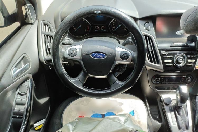 Used Ford Focus 2012 Hatchback 1.6L Automatic Fashion Edition Steering Wheel