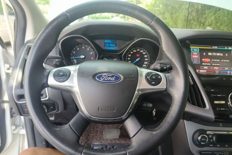 Used Ford Focus 2012 Sedan 1.6L Automatic Fashion Edition Steering Wheel