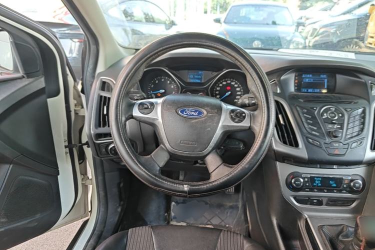 Used Ford Focus 2012 Sedan 1.6L Manual Fashion Edition Steering Wheel