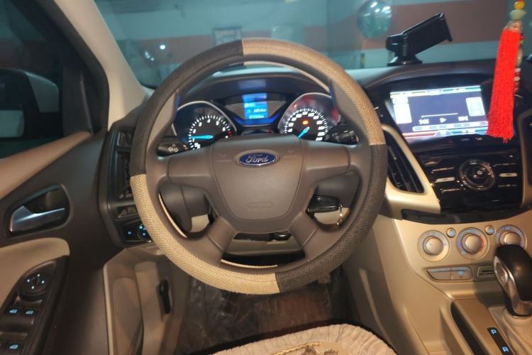 Used Ford Focus 2012 Sedan 1.6L Automatic Comfort Model Steering Wheel