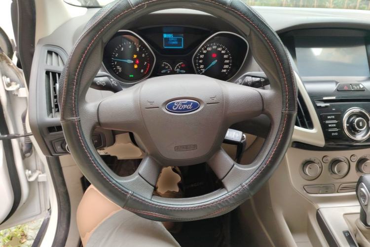 Used Ford Focus 2012 Sedan 1.6L Automatic Comfort Model Steering Wheel