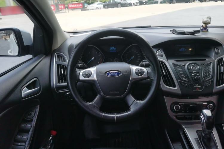 Used Ford Focus 2012 Hatchback 1.6L Automatic Fashion Edition Steering Wheel