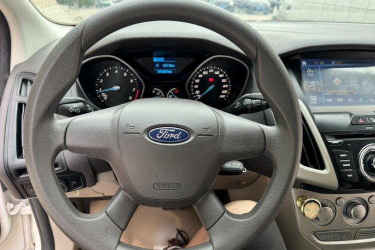 Used Ford Focus 2012 Sedan 1.6L Automatic Comfort Model Steering Wheel
