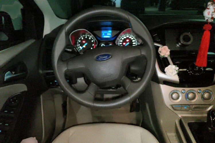 Used Ford Focus 2012 Sedan 1.6L Manual Comfort Model Steering Wheel
