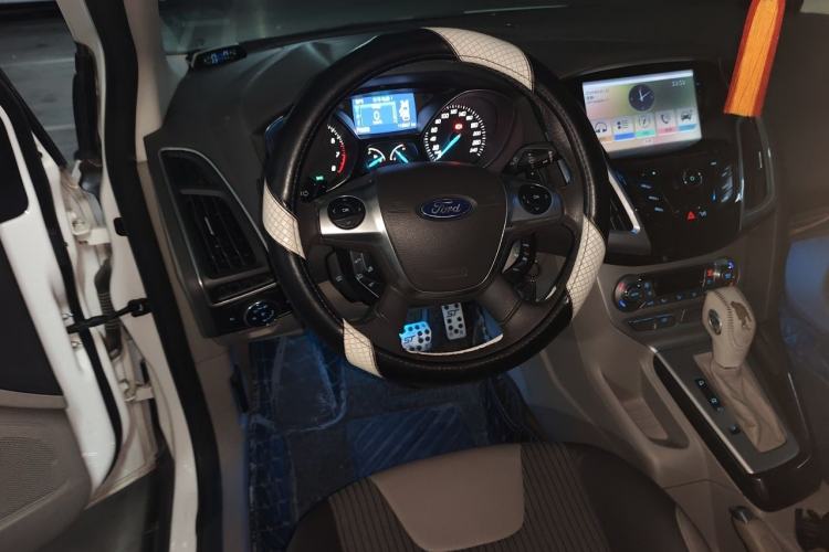 Used Ford Focus 2012 Sedan 1.6L Automatic Fashion Edition Steering Wheel