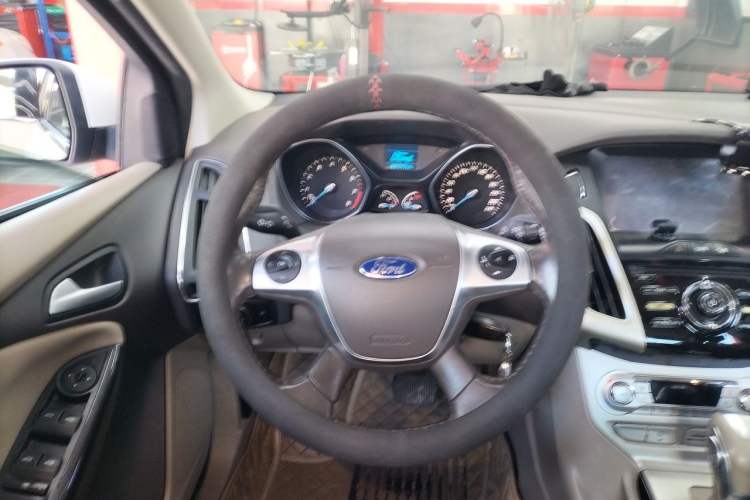 Used Ford Focus 2012 Sedan 1.6L Automatic Fashion Edition Steering Wheel