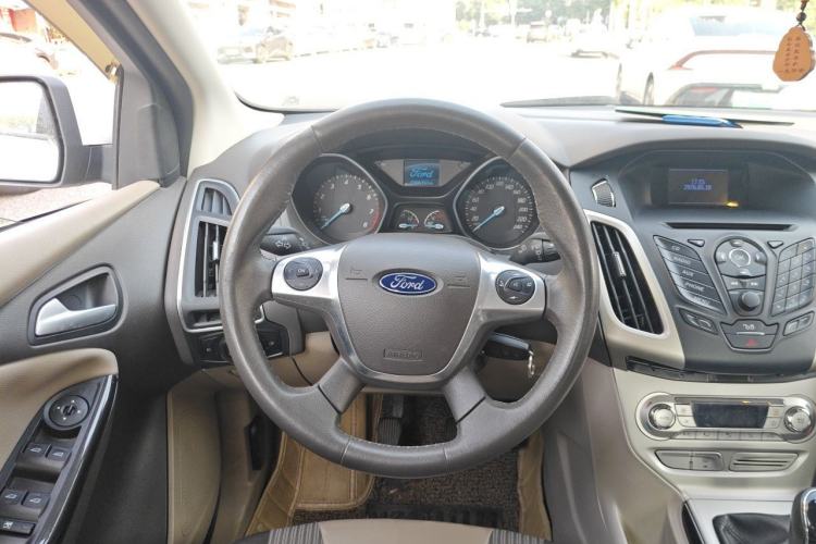 Used Ford Focus 2012 Sedan 1.6L Manual Fashion Edition Steering Wheel