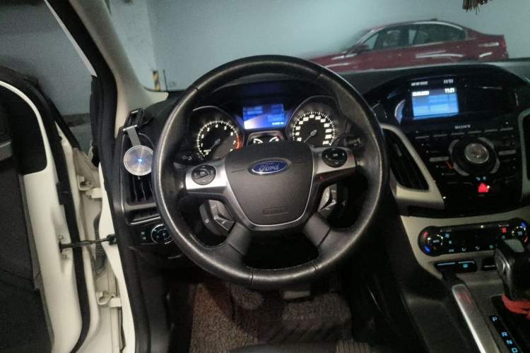 Used Ford Focus 2012 Hatchback 2.0L Automatic Luxury Sport Model Steering Wheel