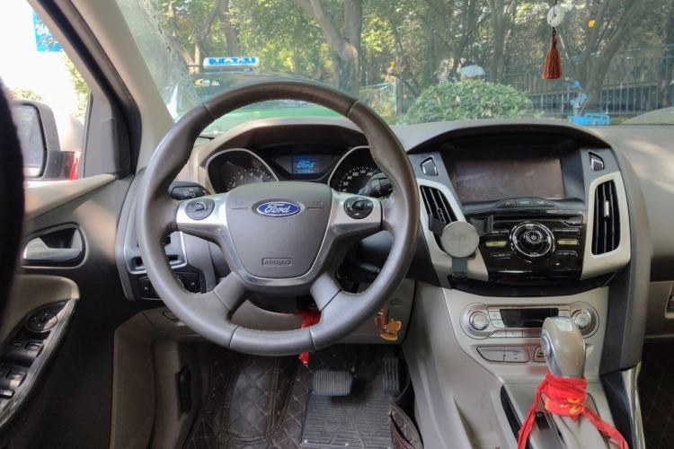 Used Ford Focus 2012 Sedan 1.6L Automatic Fashion Edition Steering Wheel