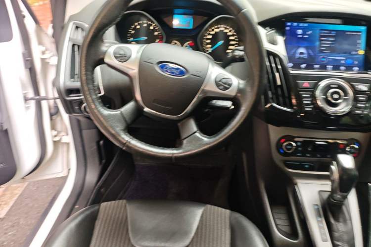 Used Ford Focus 2012 Sedan 1.6L Automatic Fashion Edition Steering Wheel