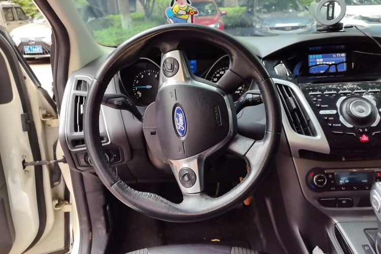 Used Ford Focus 2012 Sedan 1.6L Automatic Fashion Edition Steering Wheel