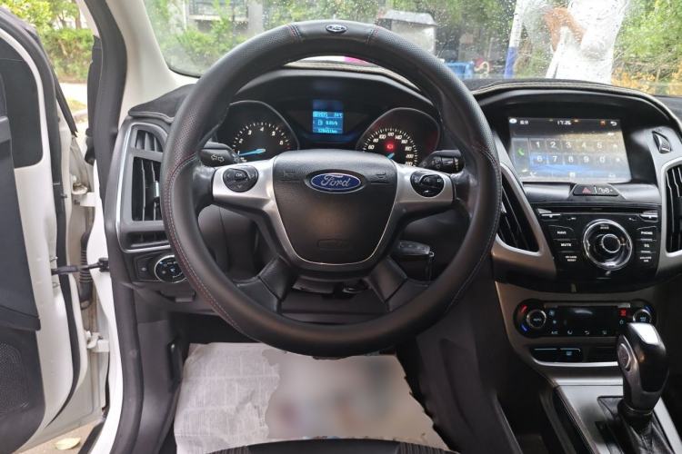 Used Ford Focus 2012 Sedan 1.6L Automatic Fashion Edition Steering Wheel