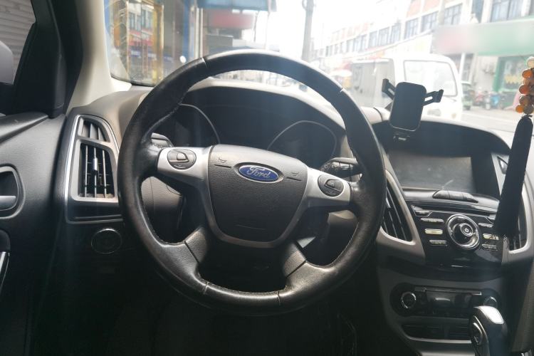Used Ford Focus 2012 Hatchback 1.6L Automatic Fashion Edition Steering Wheel