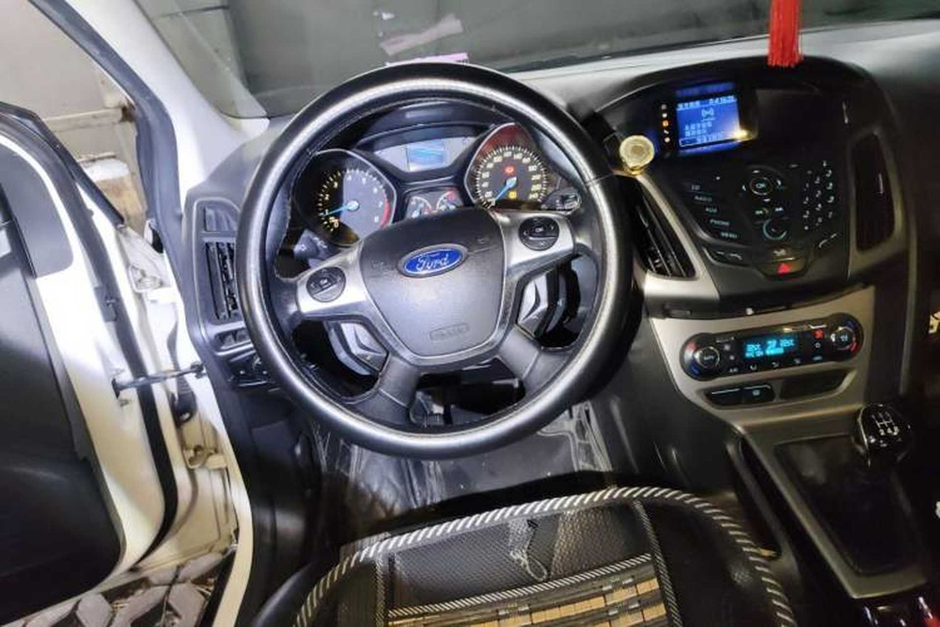 Used Ford Focus 2012 Sedan 1.6L Manual Fashion Edition Steering Wheel