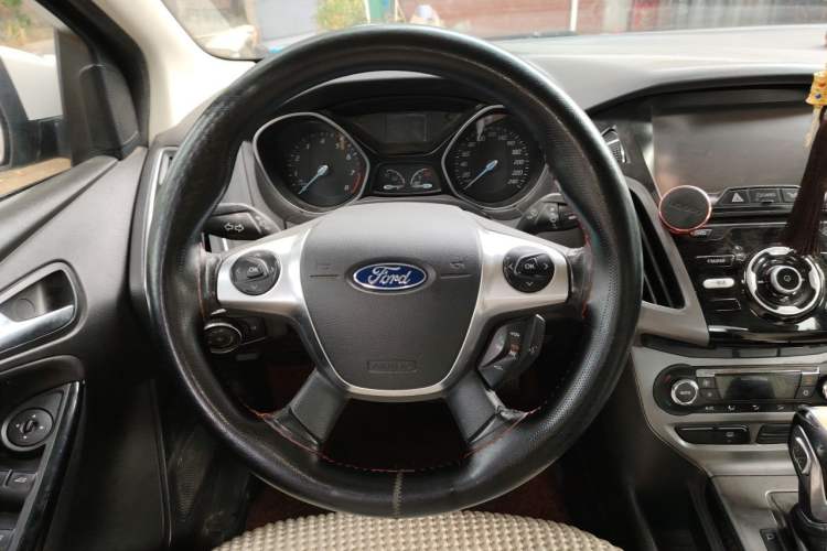 Used Ford Focus 2012 Sedan 1.6L Automatic Fashion Edition Steering Wheel